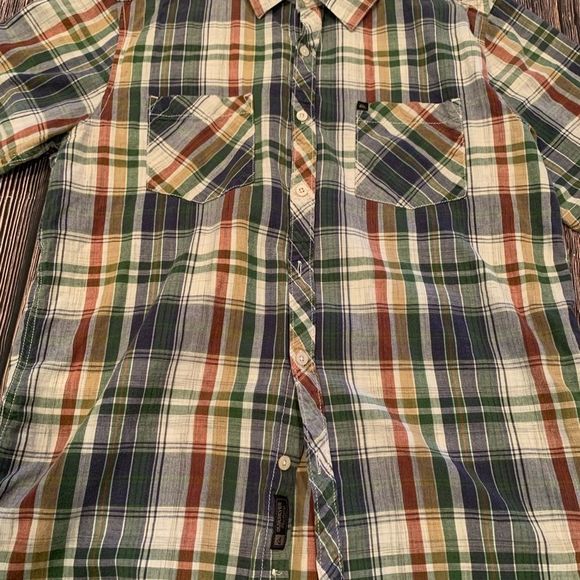 Bundle of 2 Quicksilver button-down shirts 
Size M - Picture 9 of 11